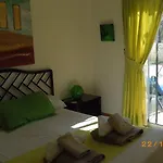 Βίλα Cute With Private Heated Pool